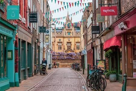 Central, Stunning 2 Bed Apartment With Parking! Cambridge  Eksteriør billede