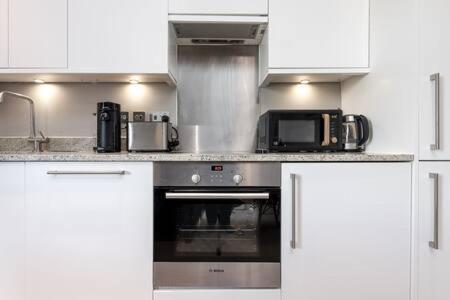 Central, Stunning 2 Bed Apartment With Parking! Cambridge  Eksteriør billede