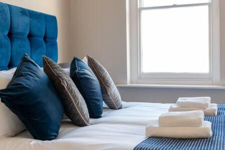 Central, Stunning 2 Bed Apartment With Parking! Cambridge  Eksteriør billede